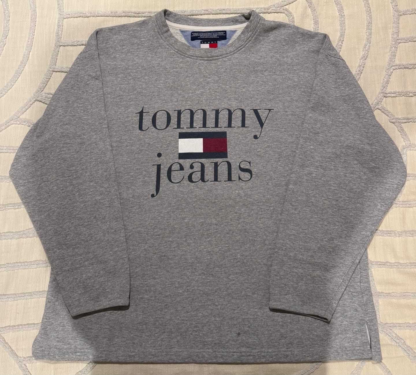 Customer photo review of Vintage 90s Tommy Hilfiger Sweatshirt - L
