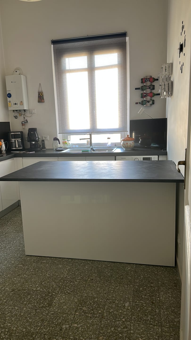 Customer photo review of Isola Cucina SOLE 3 Ante – Bianco Lucido/Report, 155x90x90 cm, Made in Italy