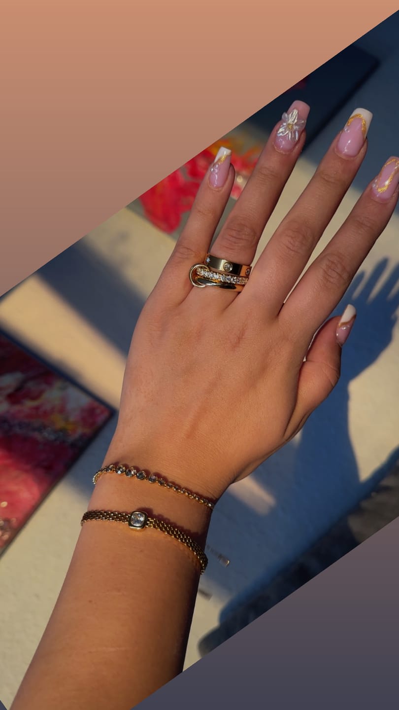 Customer photo review of Pave Infinity Flow Ring 18K Vergoldet
