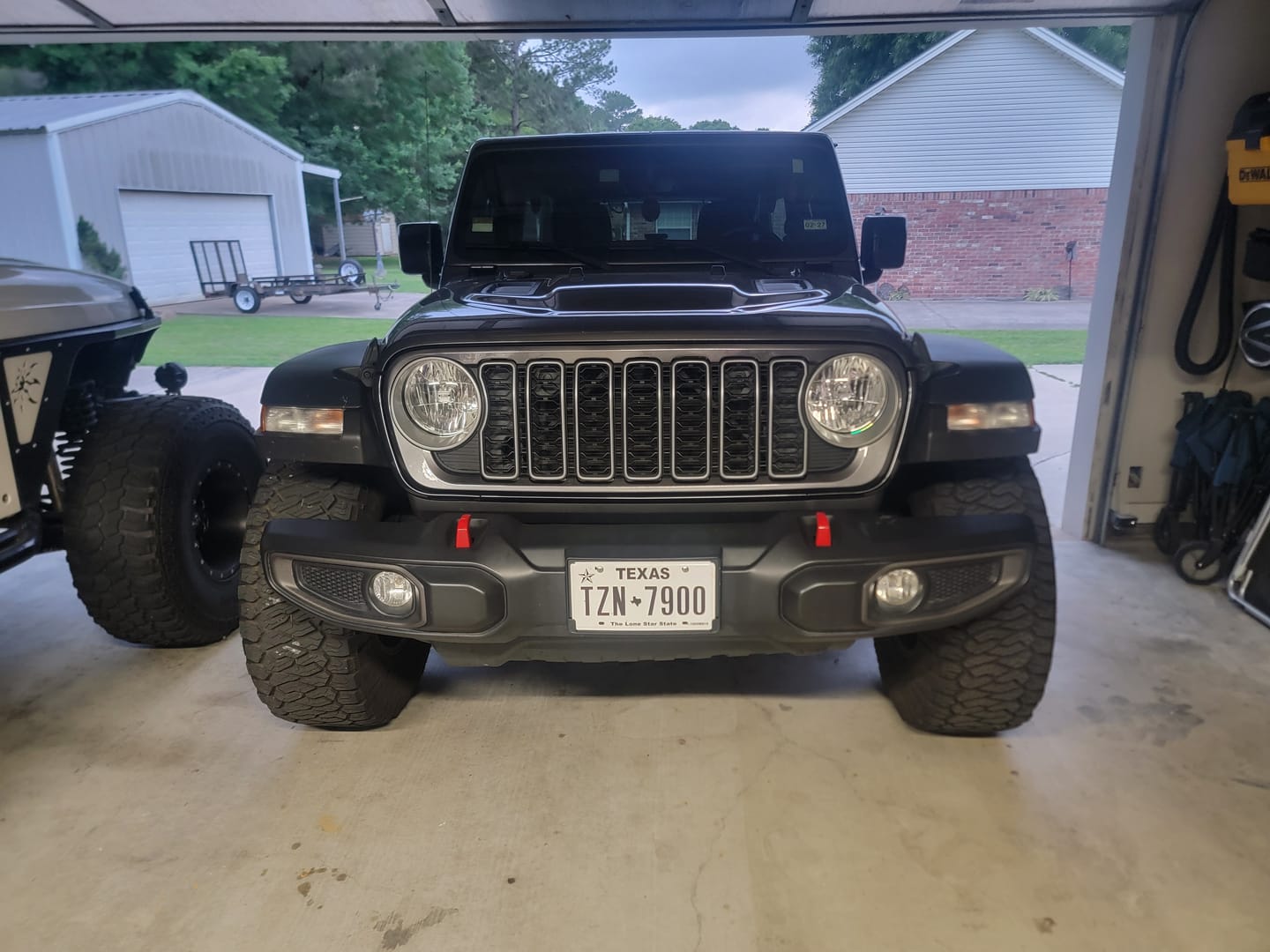 Customer photo review of Custom Painted Front Grille – Refreshed Style fits Wrangler JL/ GladiatorJT