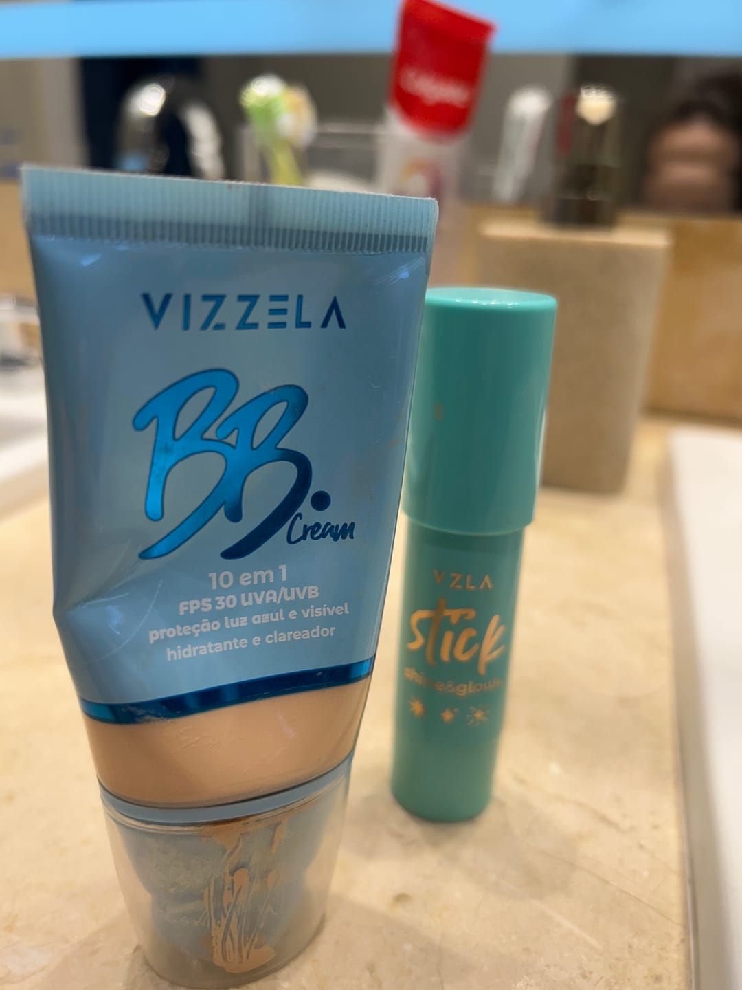 Customer photo review of Shine And Glow – Iluminador Em Stick – Vizzela