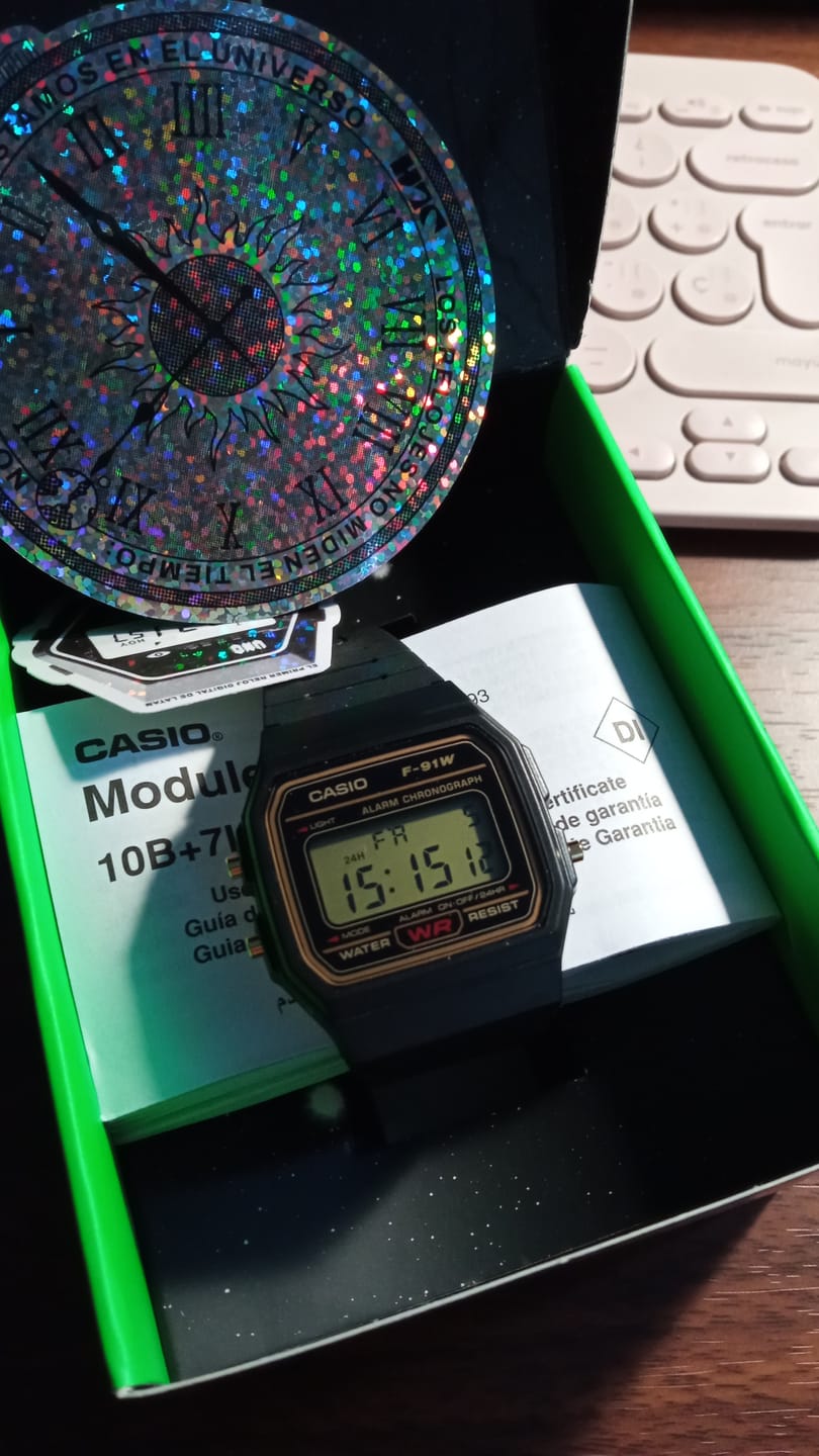 Customer photo review of Reloj Casio Vintage F-91WG-9SDF Clásico Líneas Amarillas