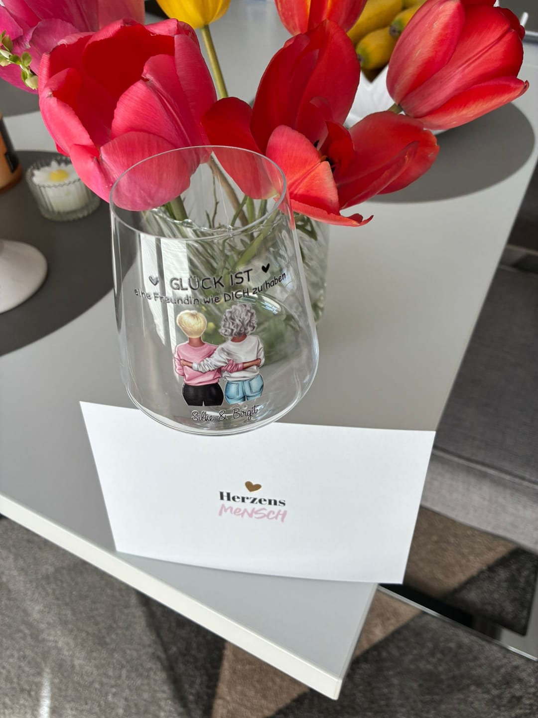 Customer photo review of Besties für immer - Personalisiertes Weinglas für Besties mit Illustration