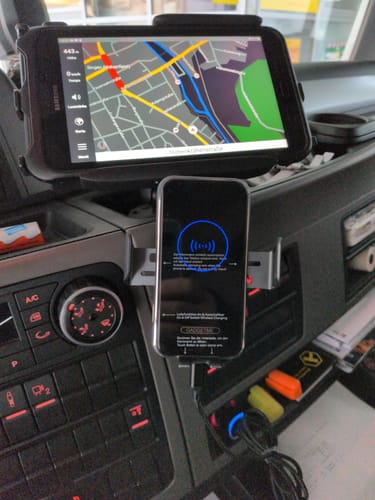 Customer photo review of Gadgetme Handyhalterung mit Wireless Ladefunktion passend für Fendt One 15W Fast Wireless