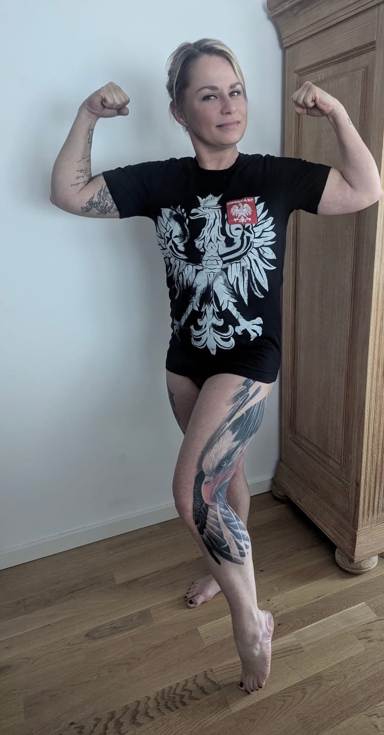 Customer photo review of Polska Midweight Unisex Tee