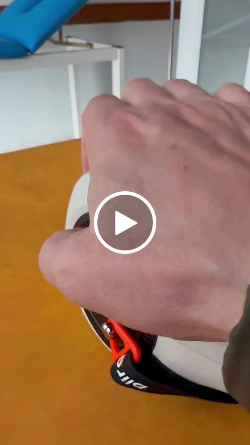Customer video review of BiirdFlex Lumina Smart Traction Pillow