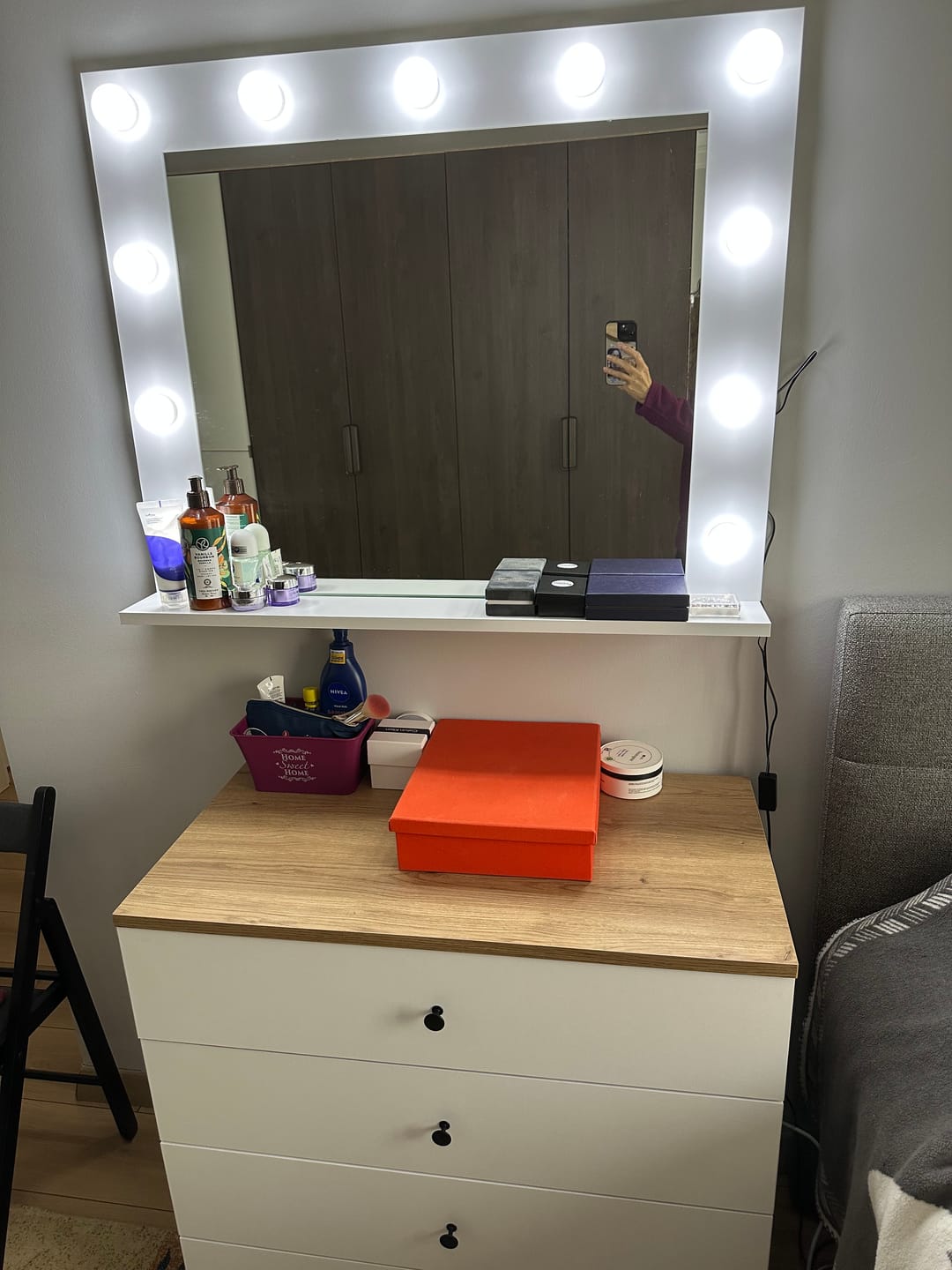 Customer photo review of Rani EF108 Hollywood Işıklı Ayna Kulis Makyaj Aynası Spot Işıklar Dahil Ayna Beyaz