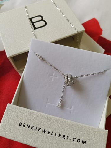 Customer photo review of Aurélie Twist Necklace