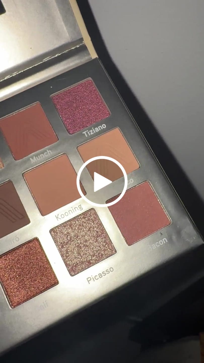 Customer video review of PALETA DE SOMBRAS 18 TONOS ART DECO