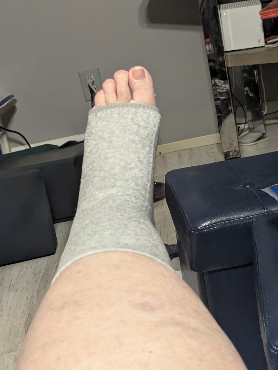 Customer photo review of Premium Anti-Fatigue Bamboo Footsleeves