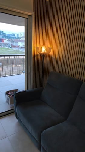 Avis photo d'un client sur Tullia teinté Chêne | Lampadaire