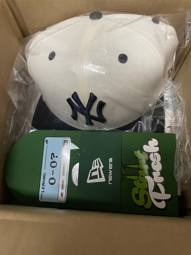 Customer photo review of 9FIFTY New York Yankees 2-Tone Navy Visor Chrome White Snapback