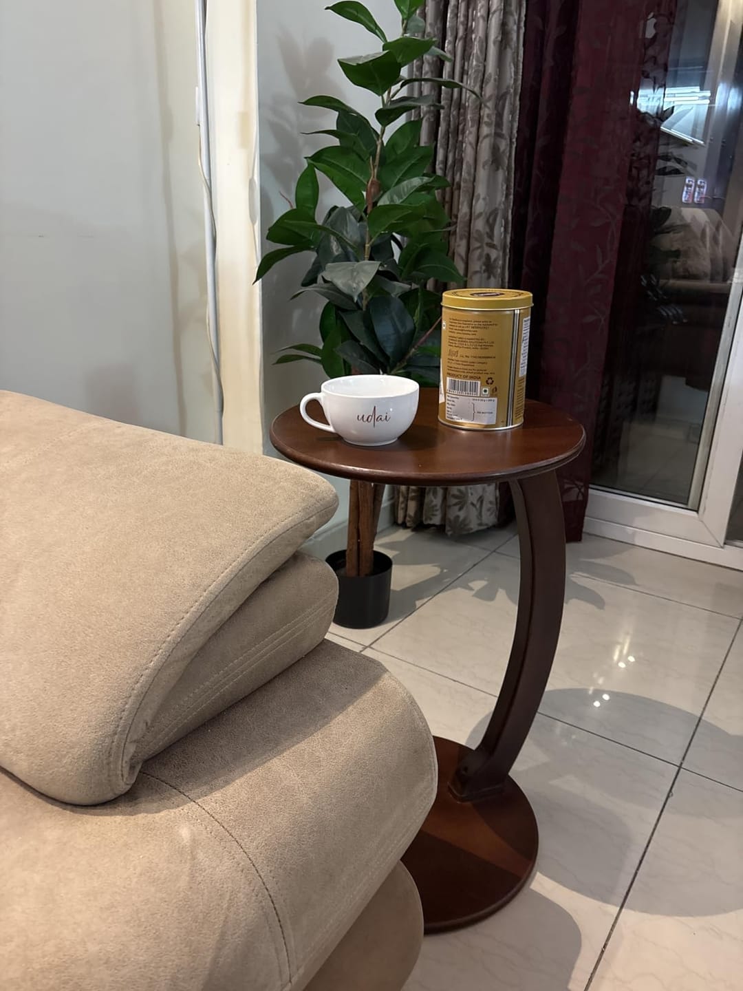 Customer photo review of C Shaped End Table,Round C Table, Snack Side Table, C Shaped End Table for Sofa and Bed Side, Round Side Tables Living Room & Bedroom