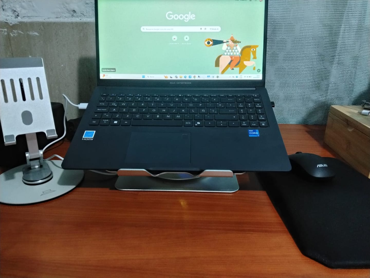 Customer photo review of Soporte de Laptop Giratorio 360 con Ventilador