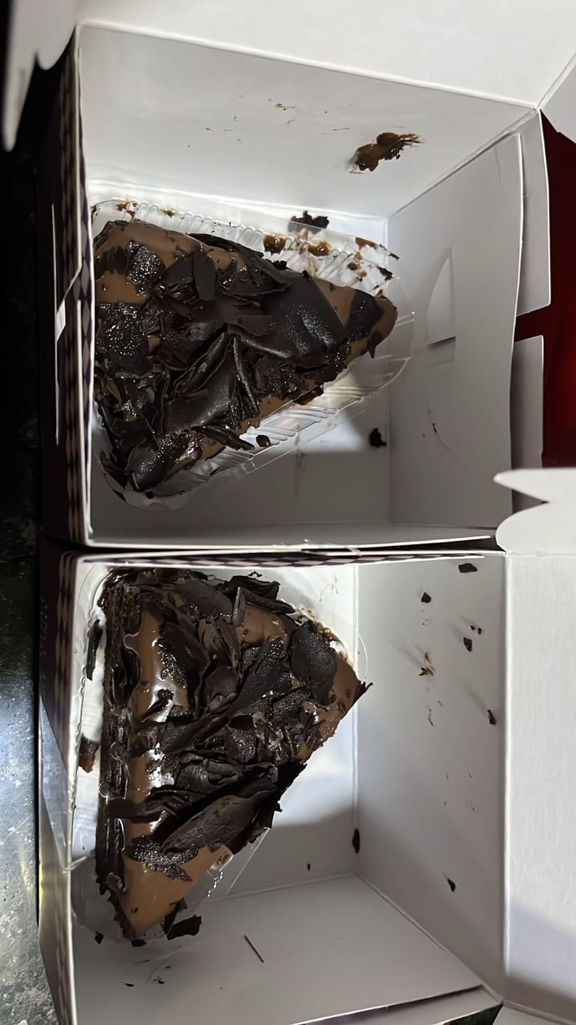 Customer photo review of Matilda Chocolate Cake Slice [2 Pcs]