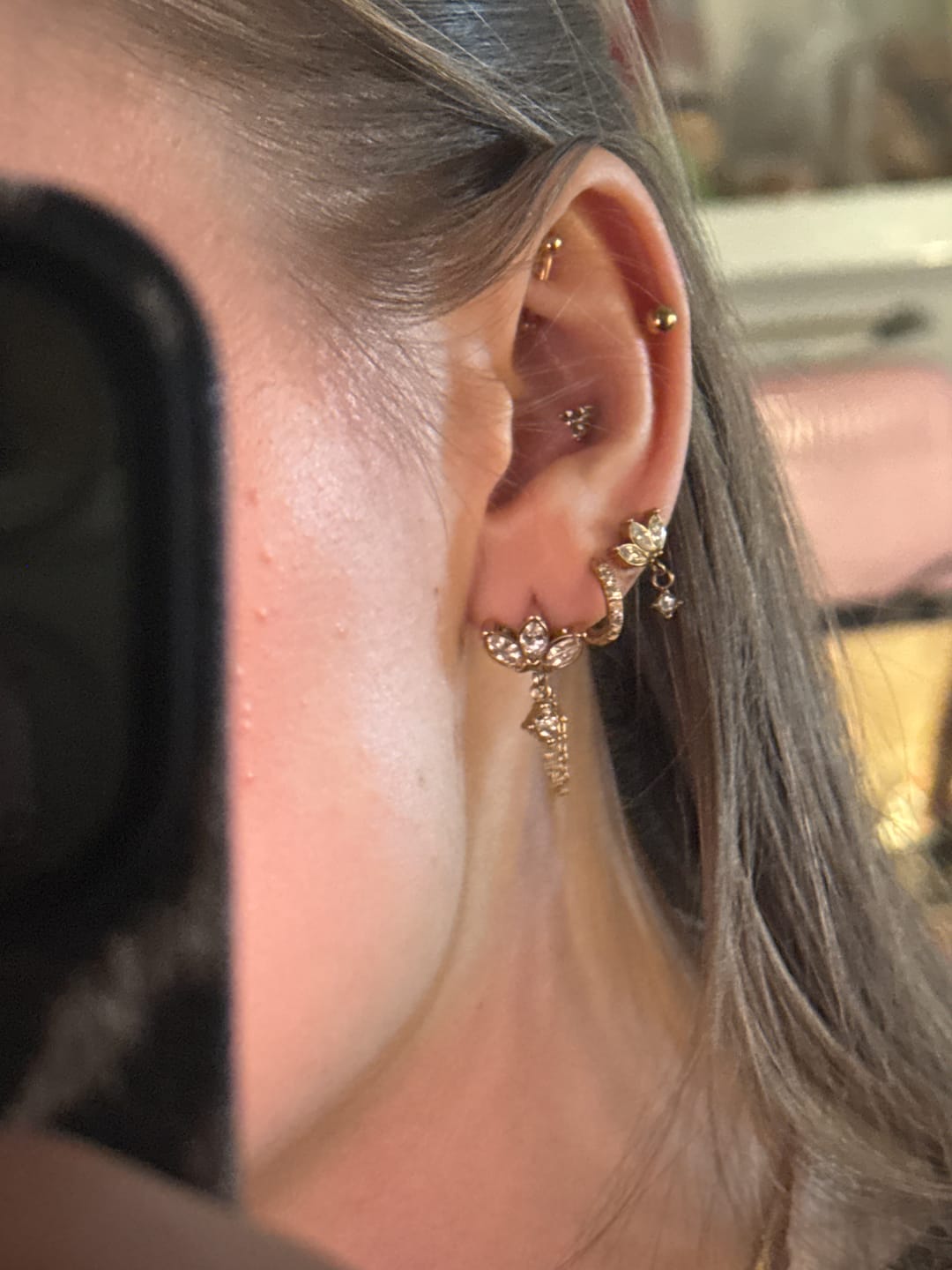 Customer photo review of Limitless Sky Lotus Ohrstecker 14K Vergoldet