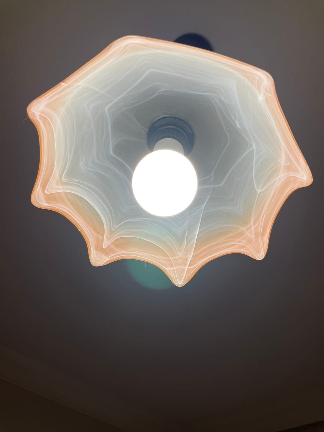 Customer photo review of Akıllı Ampul | 9W, Wifi, 16 Milyon Renk, Mobil Kontrollü, Sesli Komut, RGB Led Ampul (X7021)