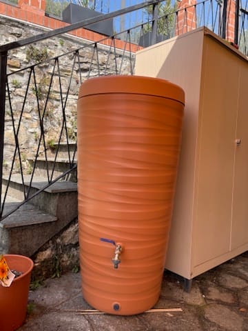 Customer photo review of Regentonne 240 Liter – modernes Wave-Design trifft nachhaltige Regenwassernutzung