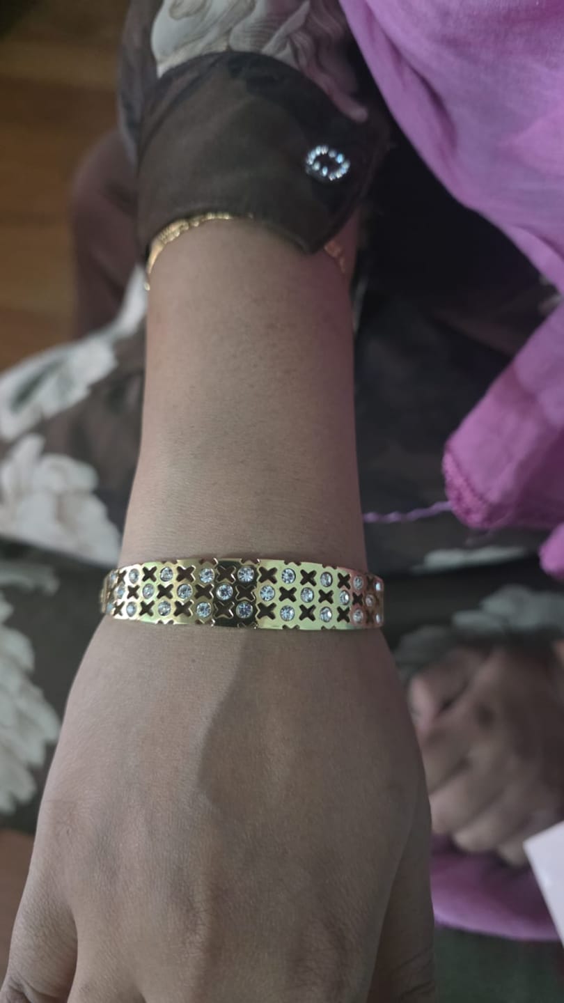 Customer photo review of Shimmering Star Gold Bangle Bracelet