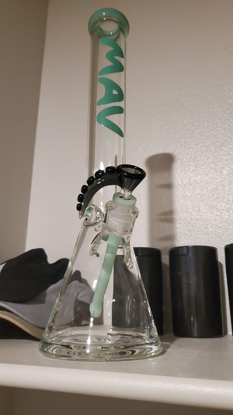 Customer photo review of 18" x 9mm Classic Beaker Bong