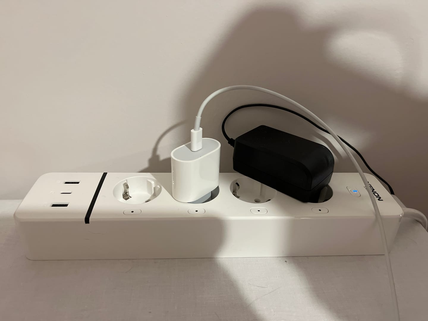 Customer photo review of Akıllı Çoklu Priz |  Wi-fi, 3 Port USB + 4 Priz, Sesli Komut ve Mobil Kontrol, Akım Korumalı Priz (X7087)