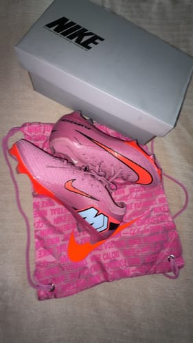 Avis photo d'un client sur Mercurial Vapor 16 FG Attack Pack - Bleu/Argent/Rose