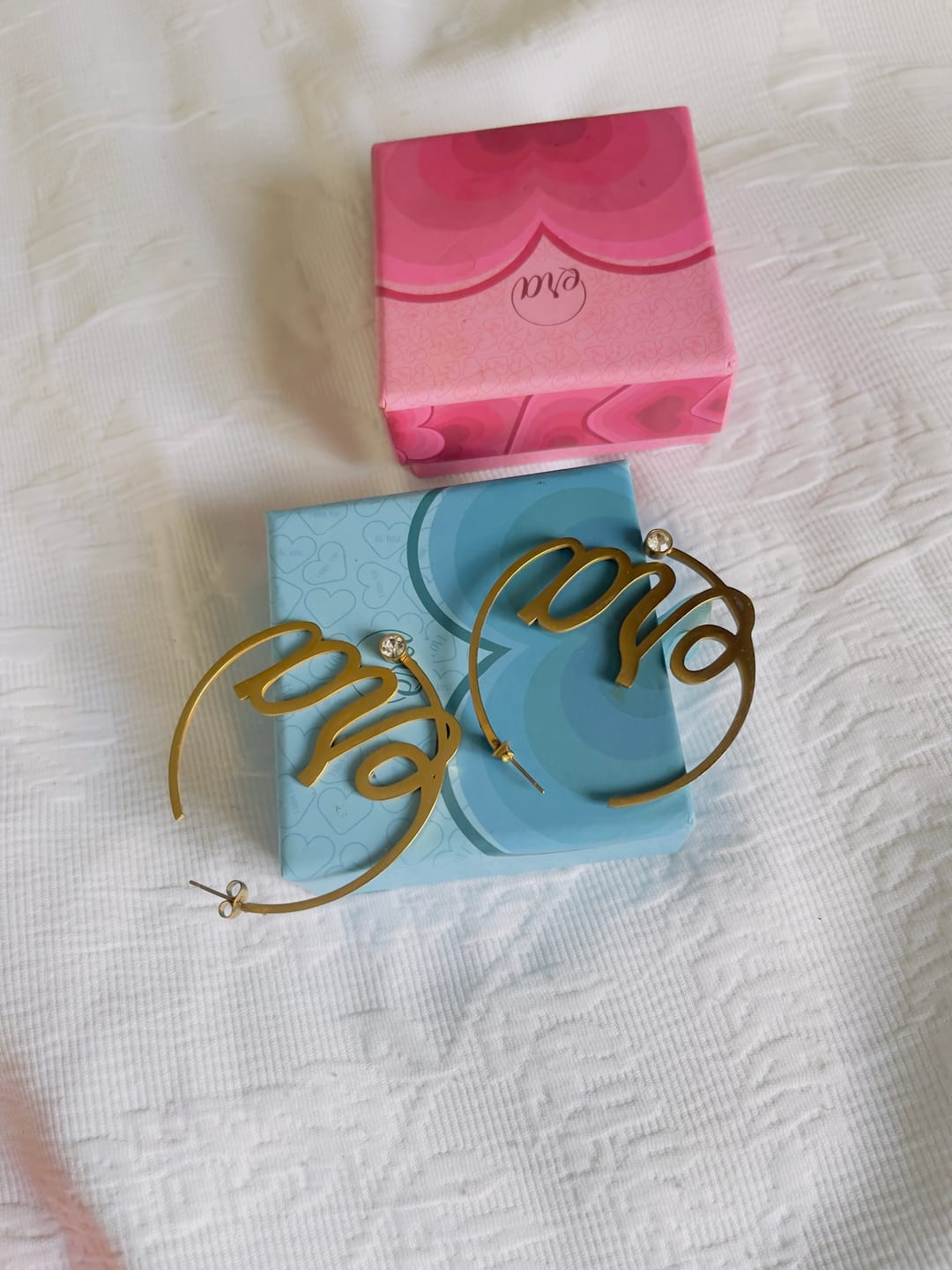 Customer photo review of Gold Era Logo Hoops