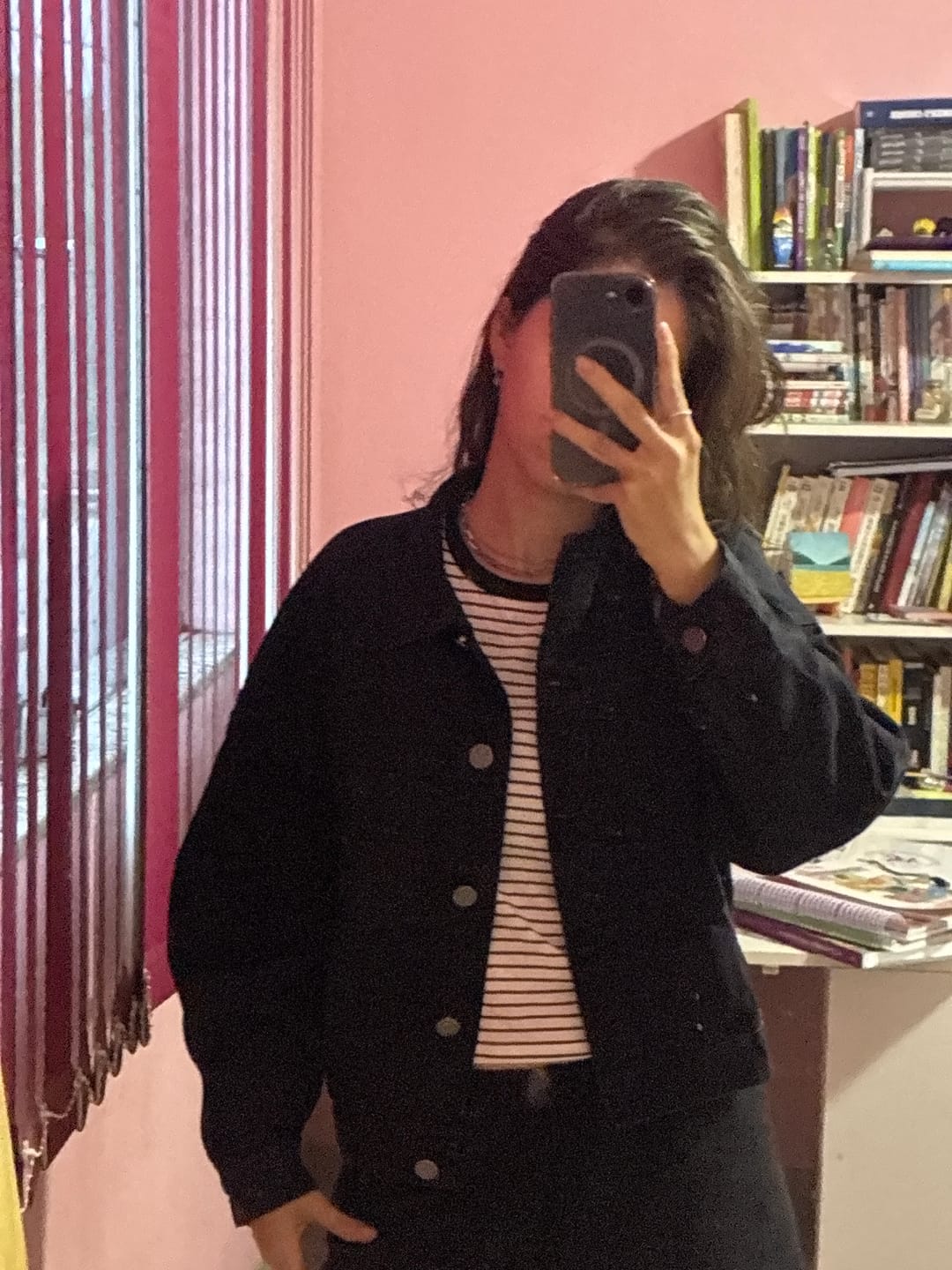 Customer photo review of Jaqueta Jeans Oversized Andiroba Preta