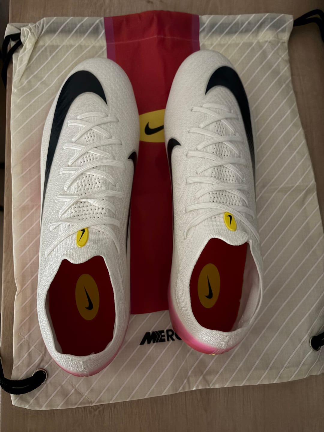 Customer photo review of Mercurial Vapor 16 FG - Fear Nothing - Blanc/Rouge