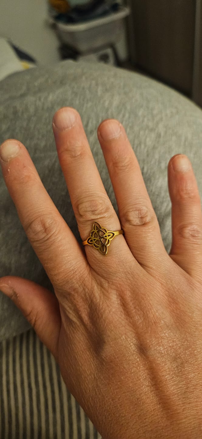 Customer photo review of Bague Ajustable "Protection Éternelle" - Noeud de Sorcière