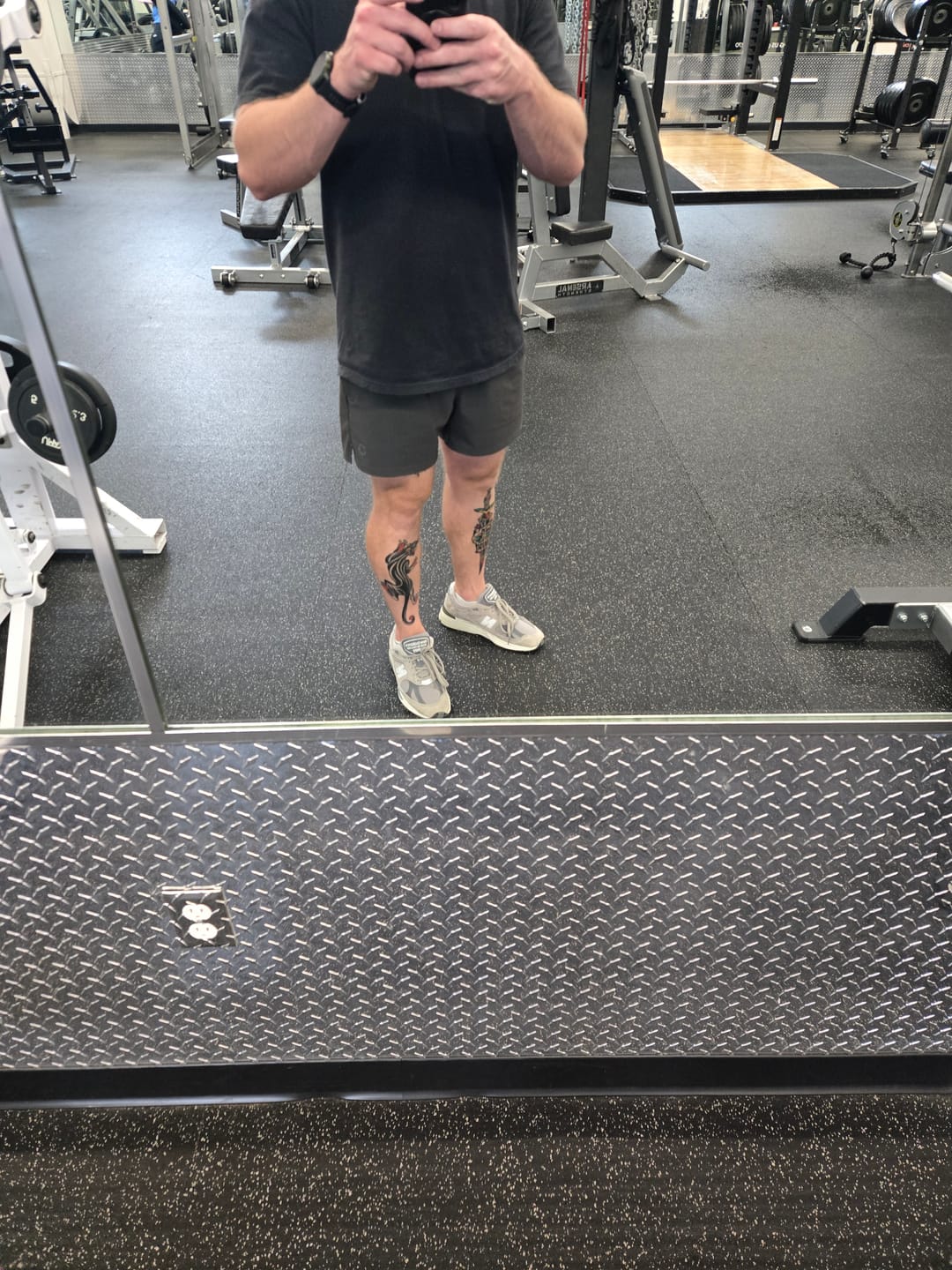 Customer photo review of Essential Shorts 5" Inseam