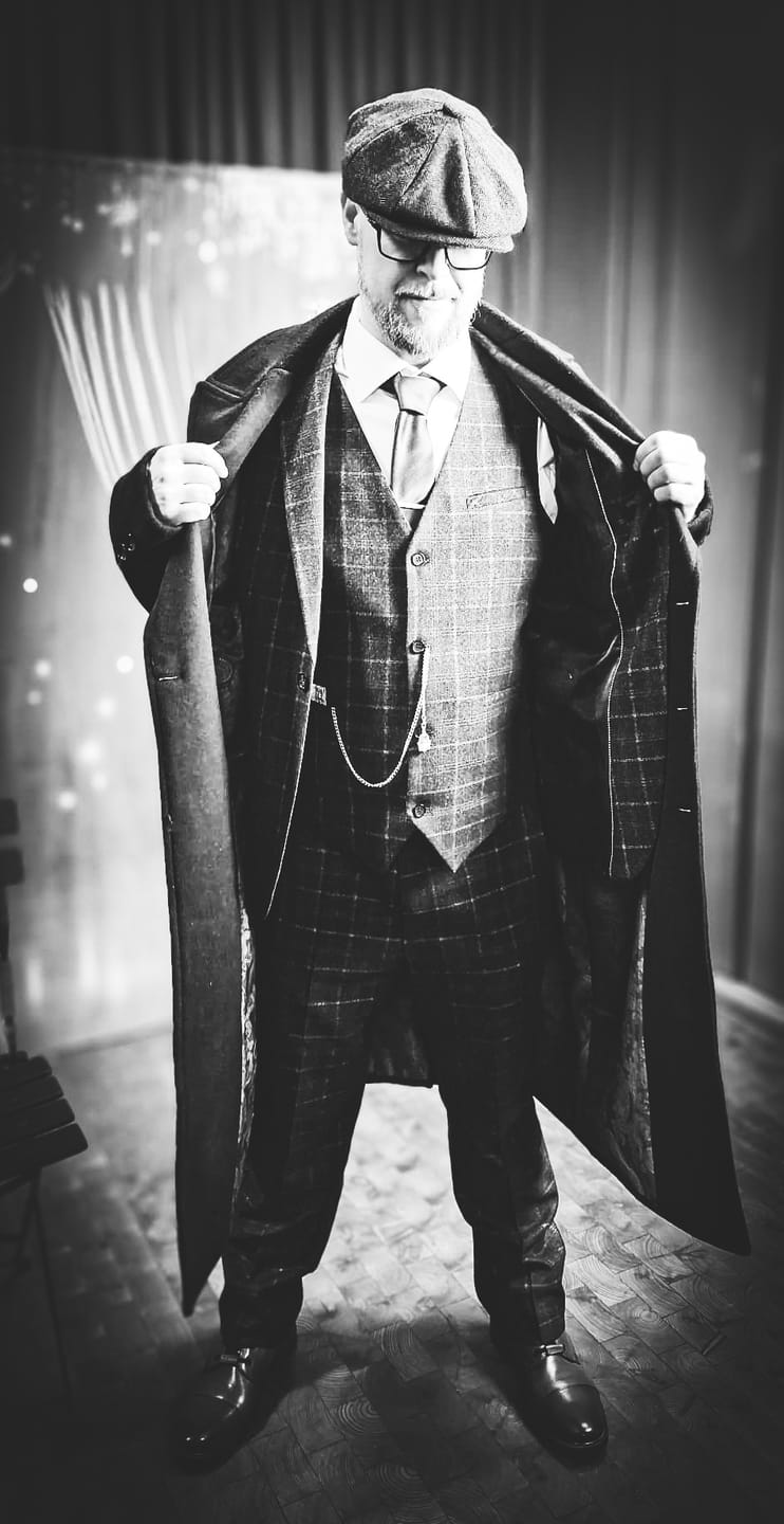 Customer photo review of Three-piece suit Shelby