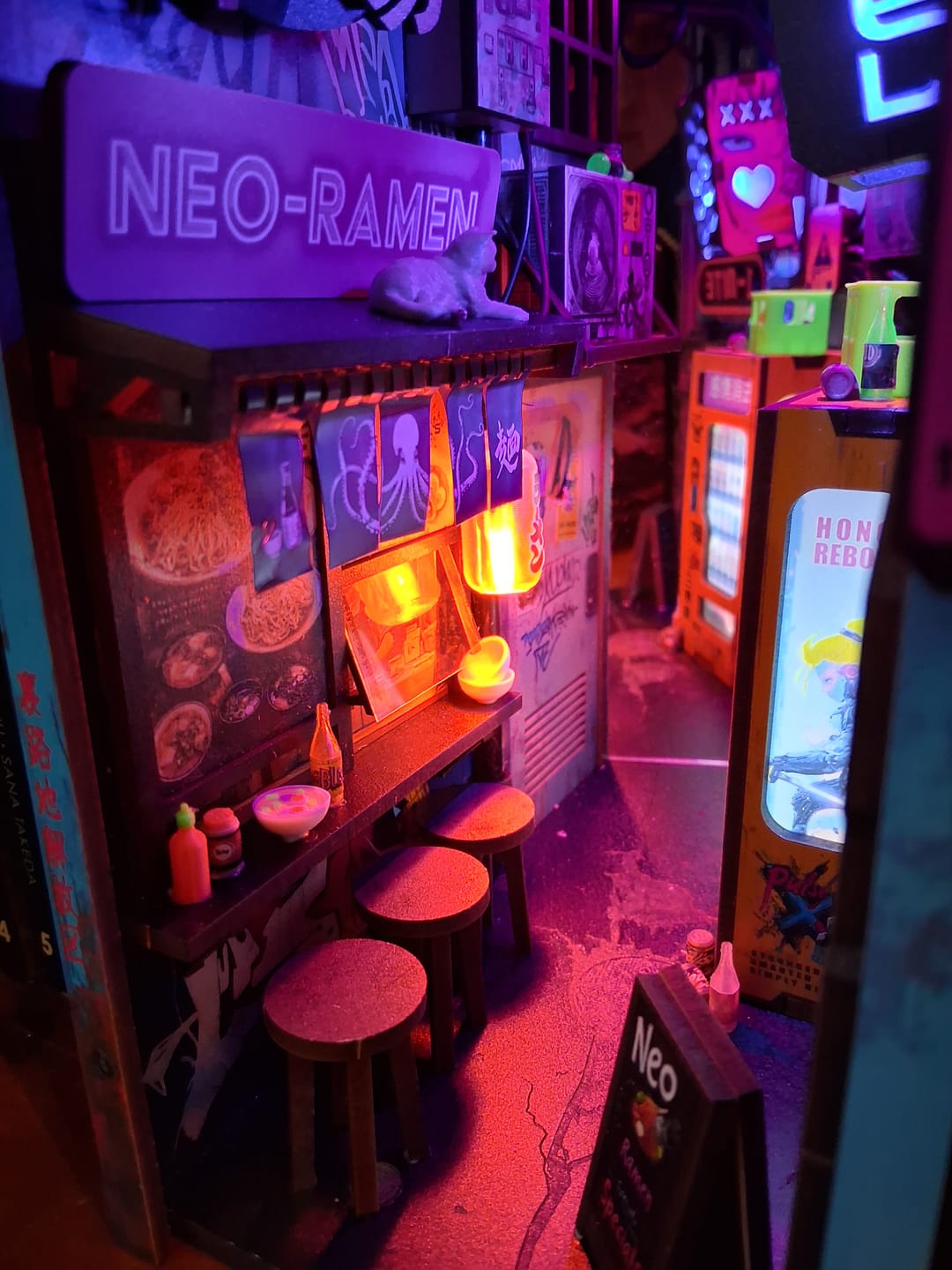 Customer photo review of Neo Ramen MiniAlley – A Cyberpunk DIY Diorama Booknook