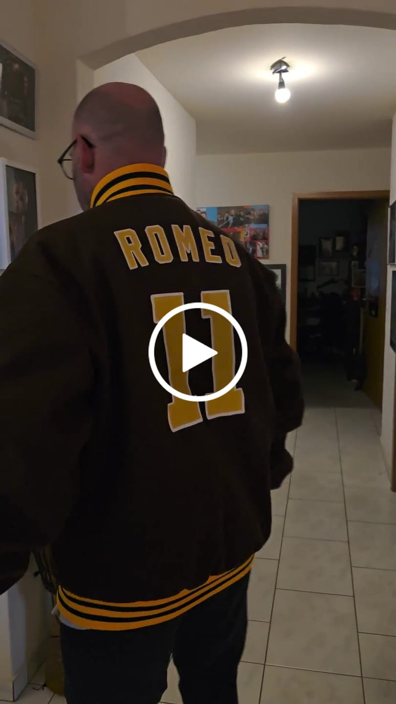 Customer video review of Maßgeschneidertes Oliv Creme Jacke