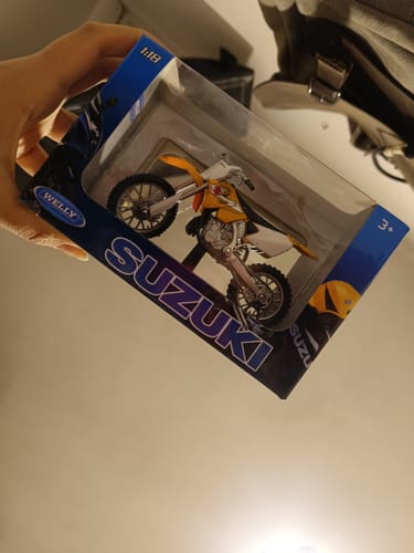 Customer photo review of Moto Suzuki RM250 Escala 1:18 - Welly