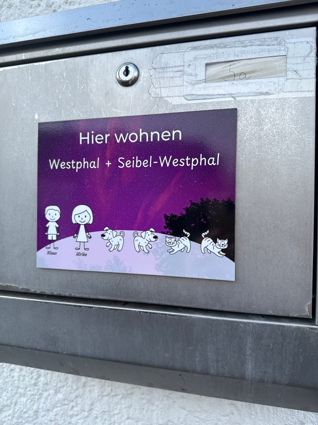 Customer photo review of Familien Türschild (UV- und wetterfest) inkl. Klebebefestigung