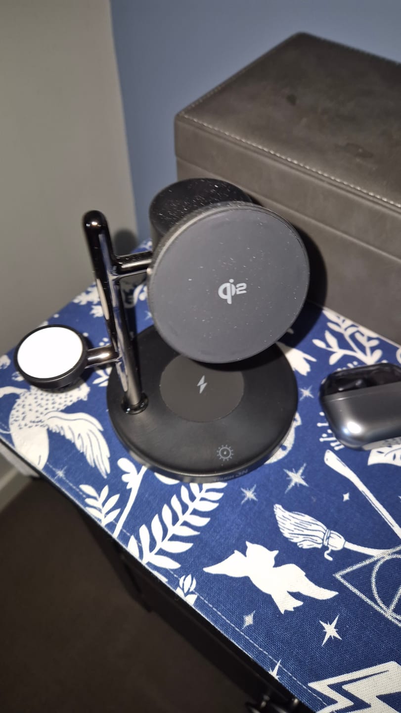 Customer photo review of Tough On MagMore QI2 4-in-1 Wireless Charger