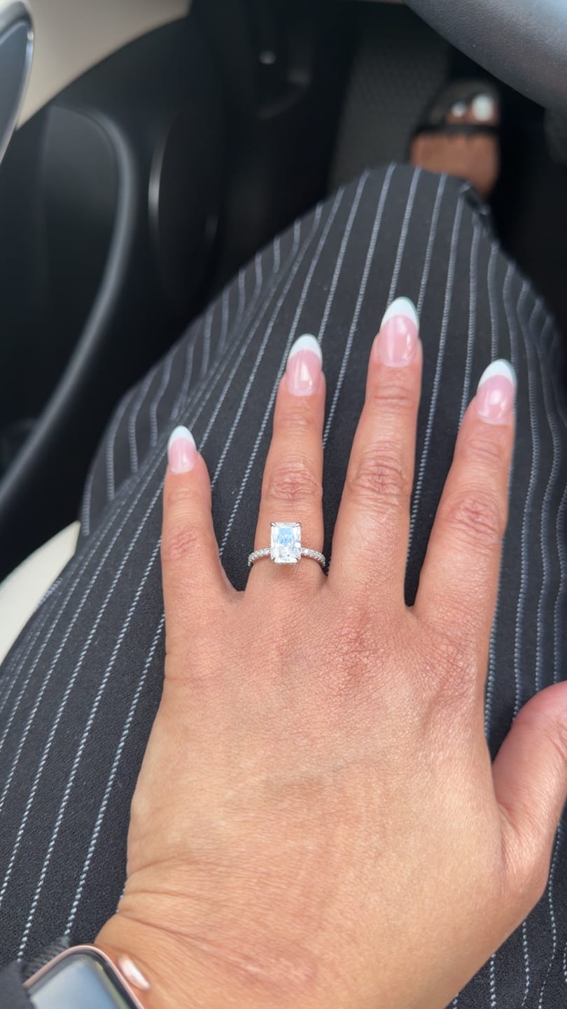 Customer photo review of S925 Moissanite 3.5 Ct Radiant Cut White Gold/Yellow Gold/Rose Gold Wedding Ring For Women