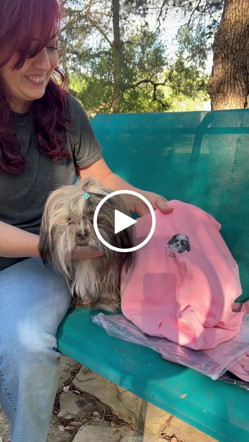 Customer video review of Custom Full-Color Embroidered Dog Portrait Sweatshirt