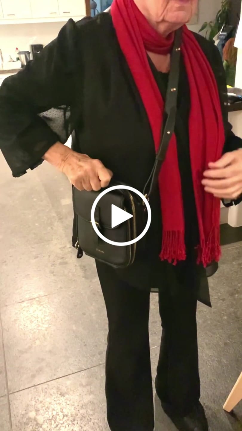Customer video review of Laipan - Leather Crossbody Bag