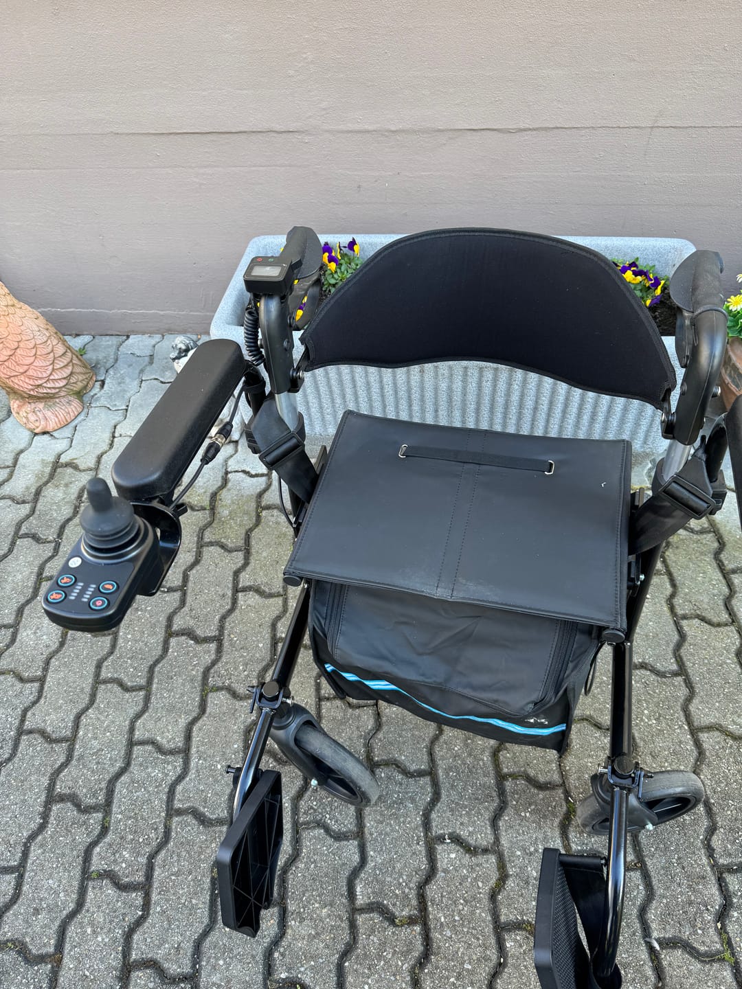 Customer photo review of AT52334 Elektrorollstuhl – 2-in-1: Elektrisch fahren oder manuell schieben