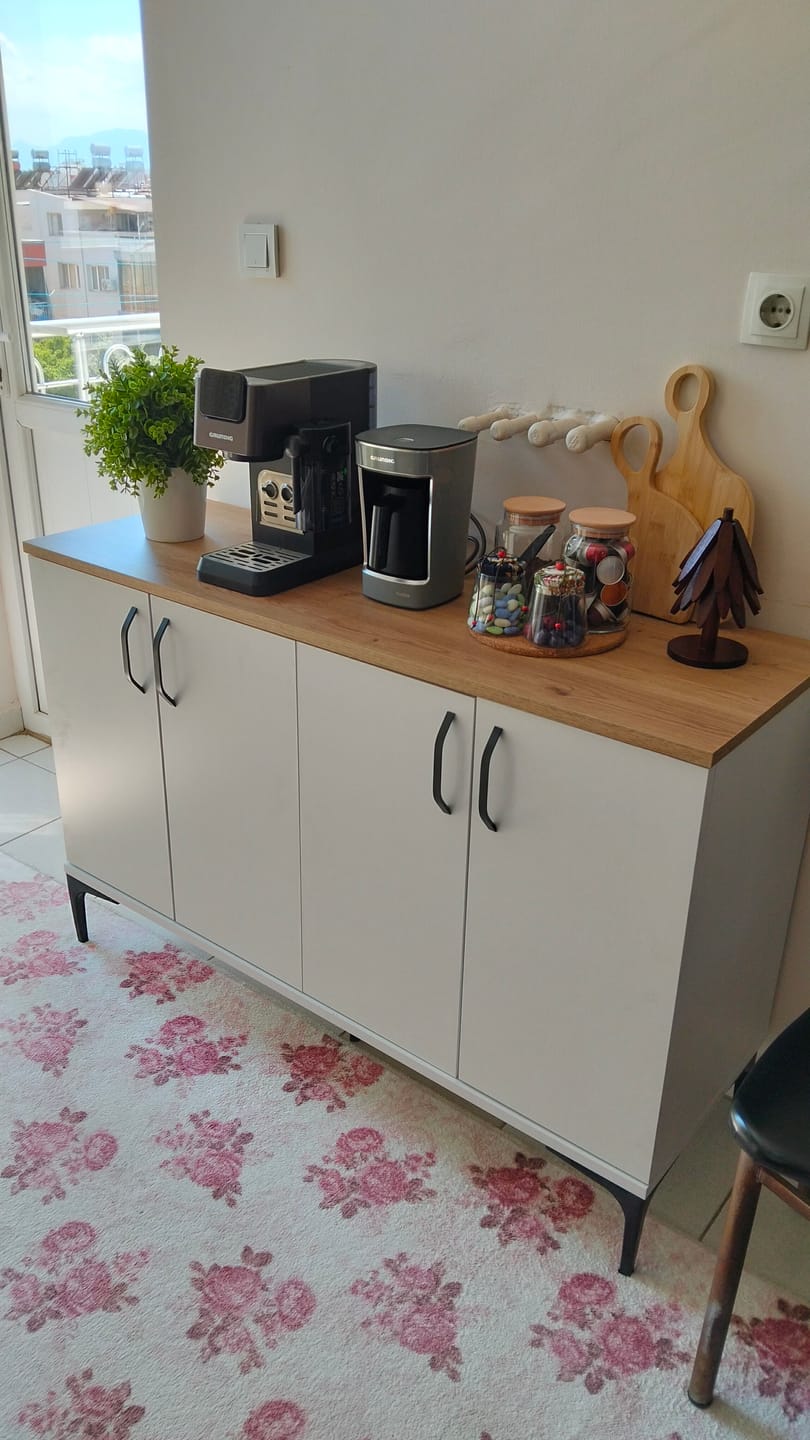 Customer photo review of Rani JE162 Kahve Köşesi Çok Amaçlı Dolap 4 Kapaklı Kiler Mutfak Dolabı Beyaz - Sepet Ceviz