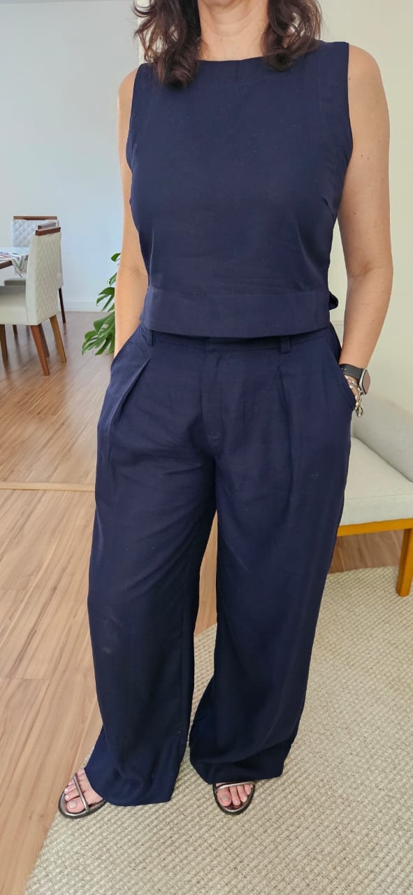 Customer photo review of Calça Pantalona Graviola Azul Escuro