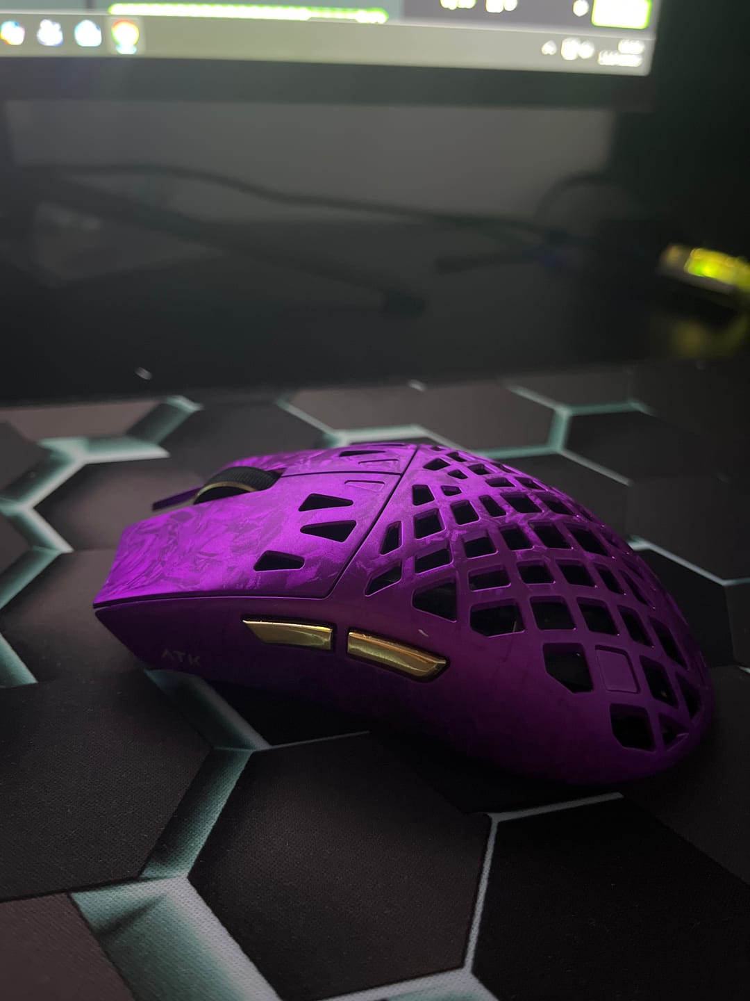 Customer photo review of ATK Blazing Sky Ghost Karbon Fiber Wireless Mouse