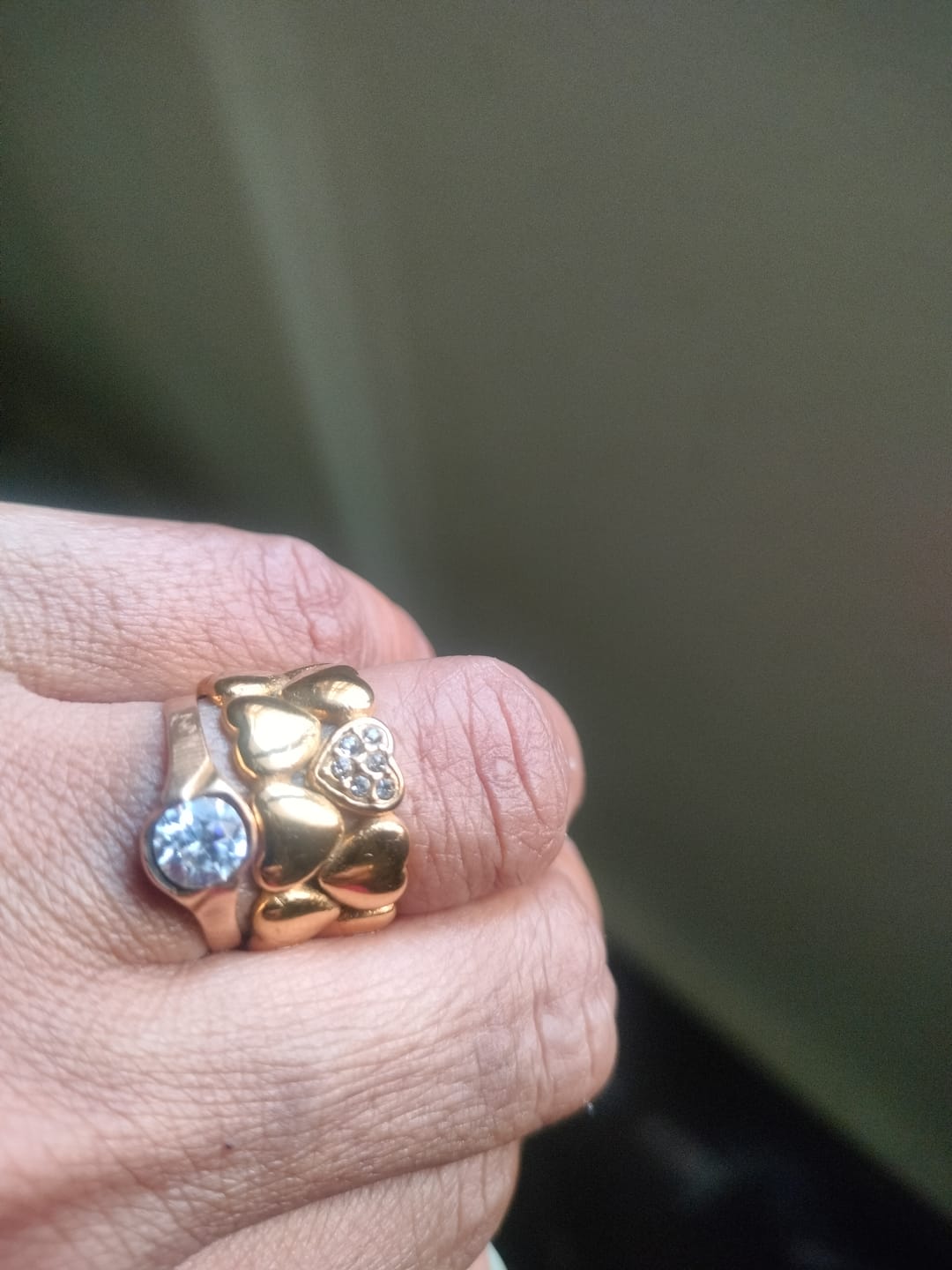 Customer photo review of Gold Hearts Band Ring