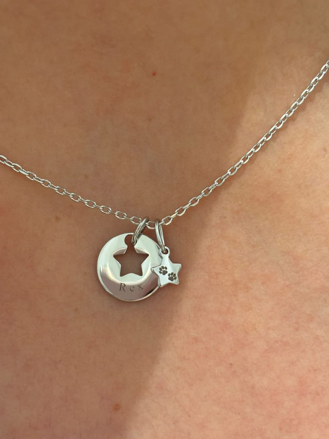 Customer photo review of Collar Celeste - Personalizado