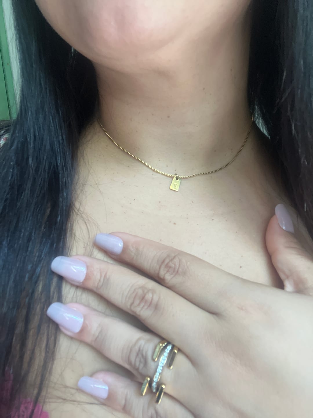 Customer photo review of Colar Letra Inicial Minimal Banhado em Ouro 18K