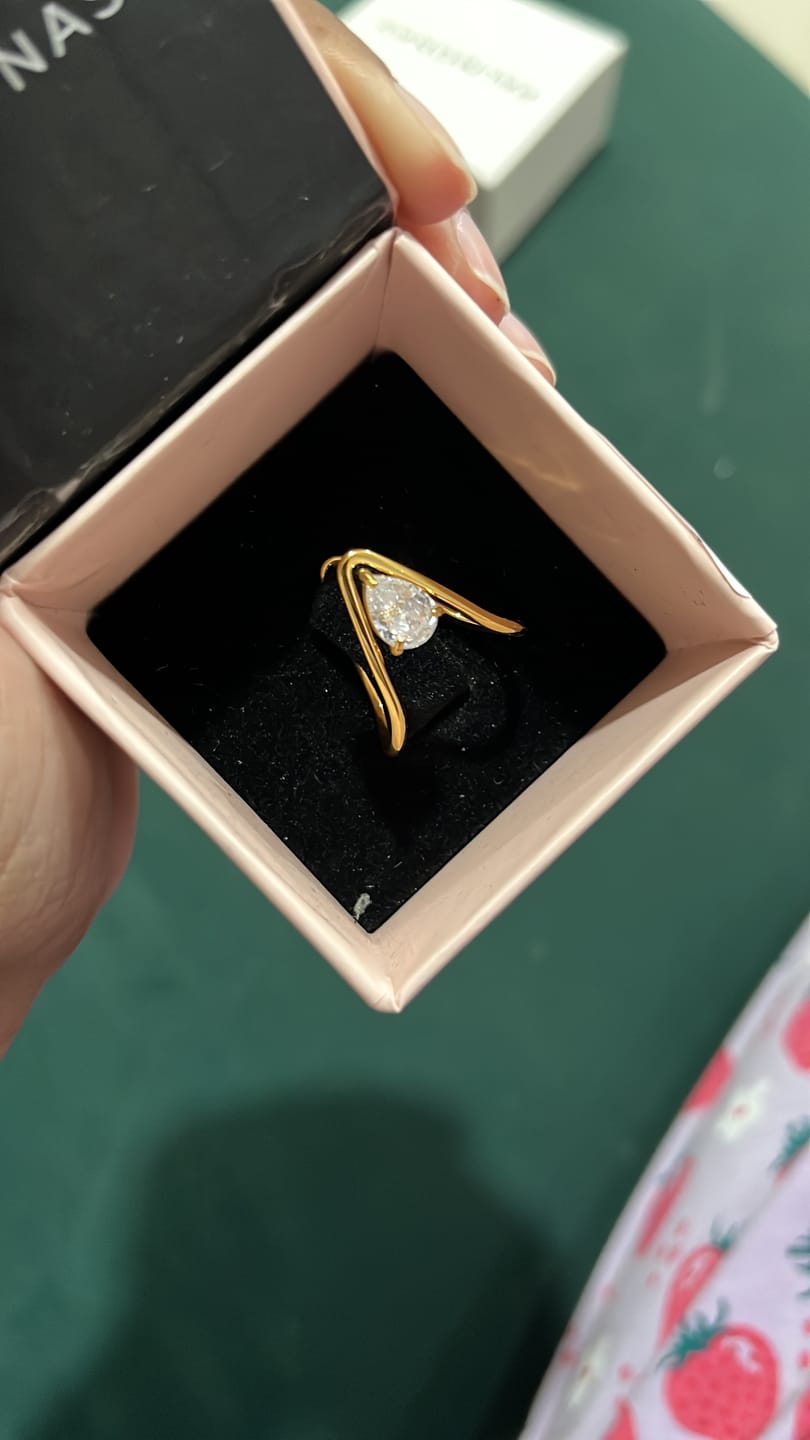 Customer photo review of Trendy Vee Diamond Ring