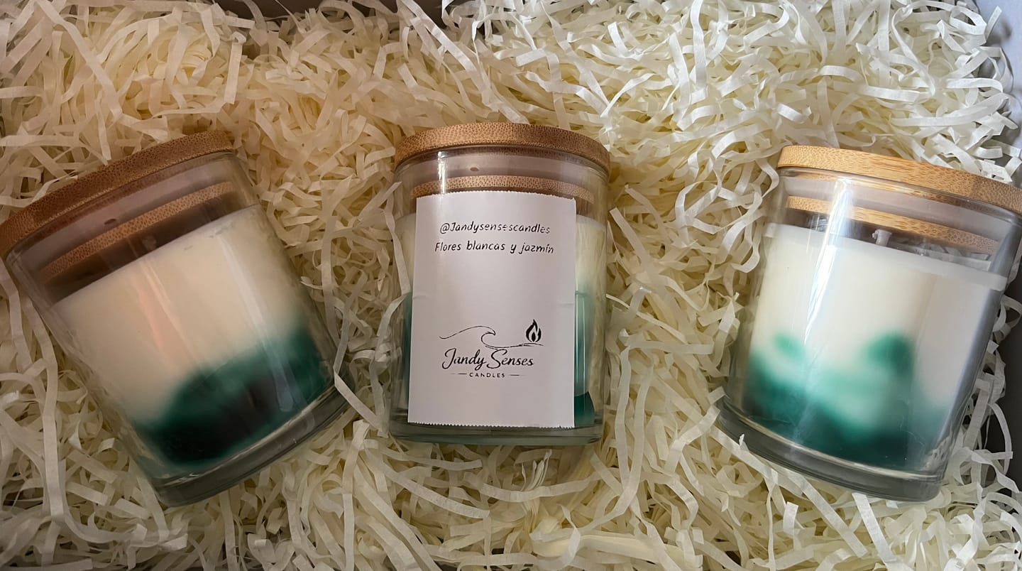 Customer photo review of Colorante líquido para velas AMARILLO