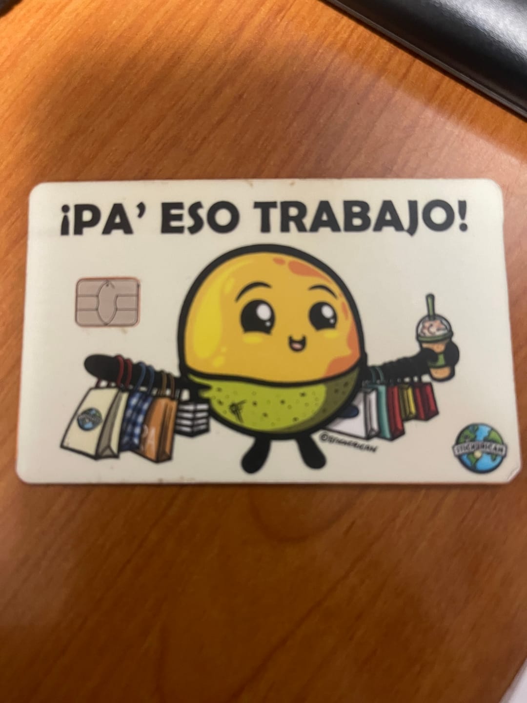 Customer photo review of Pa’ Eso Trabajo - Sticker para Tarjeta de Crédito